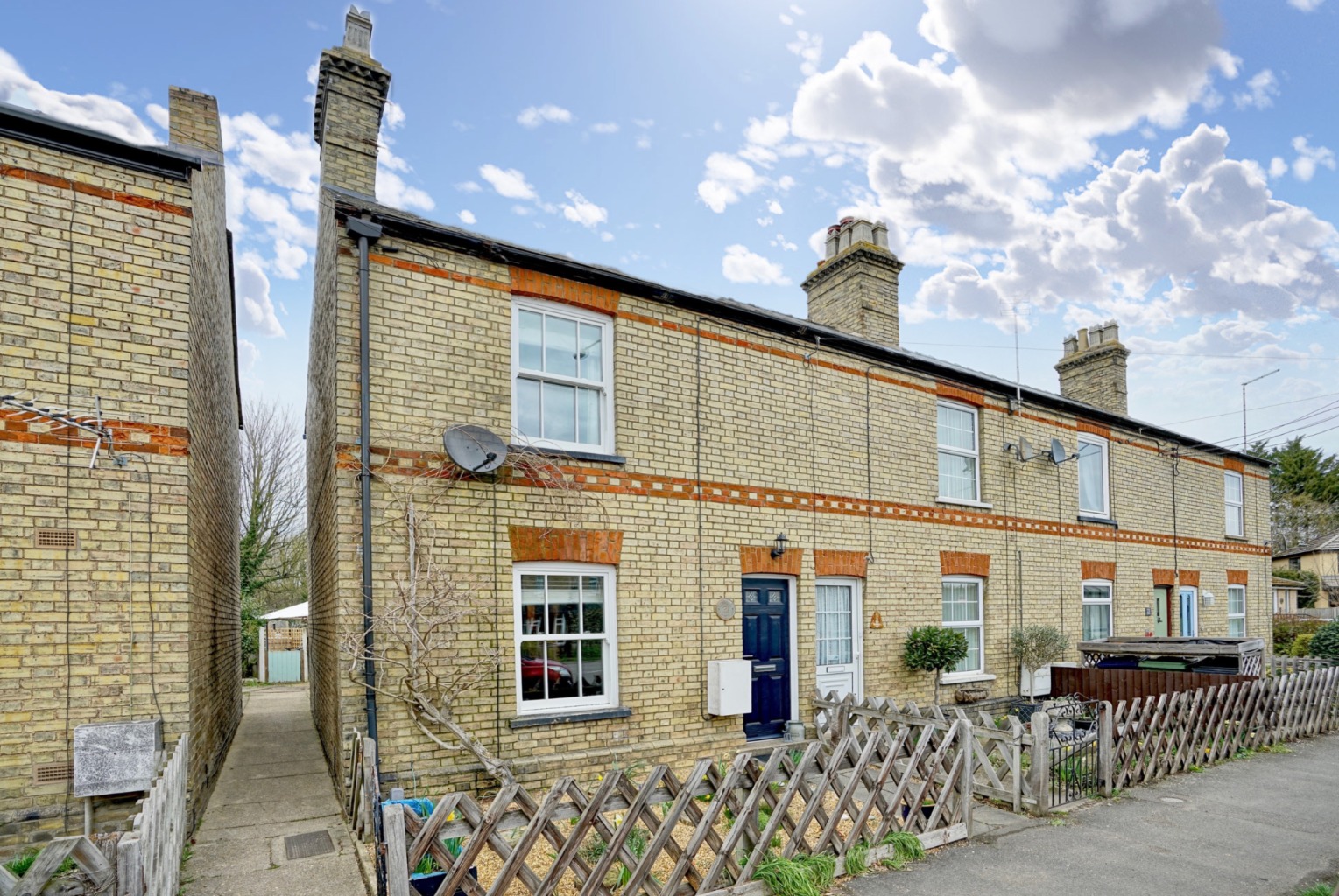 2 bed end of terrace house for sale in Cambridge Road, Huntingdon - Property Image 1