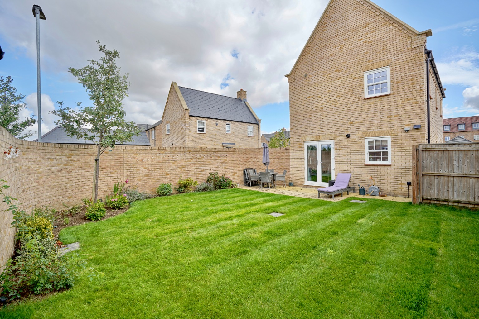 3 bed detached house for sale in Somning Close, Huntingdon  - Property Image 4