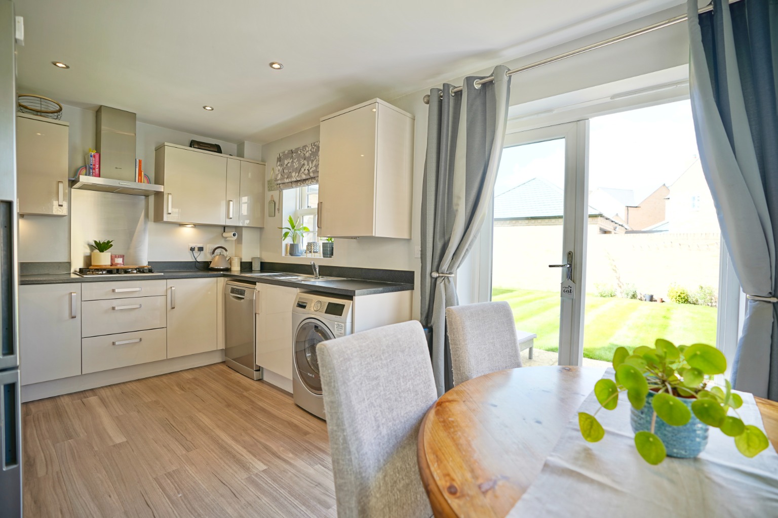 3 bed detached house for sale in Somning Close, Huntingdon  - Property Image 5