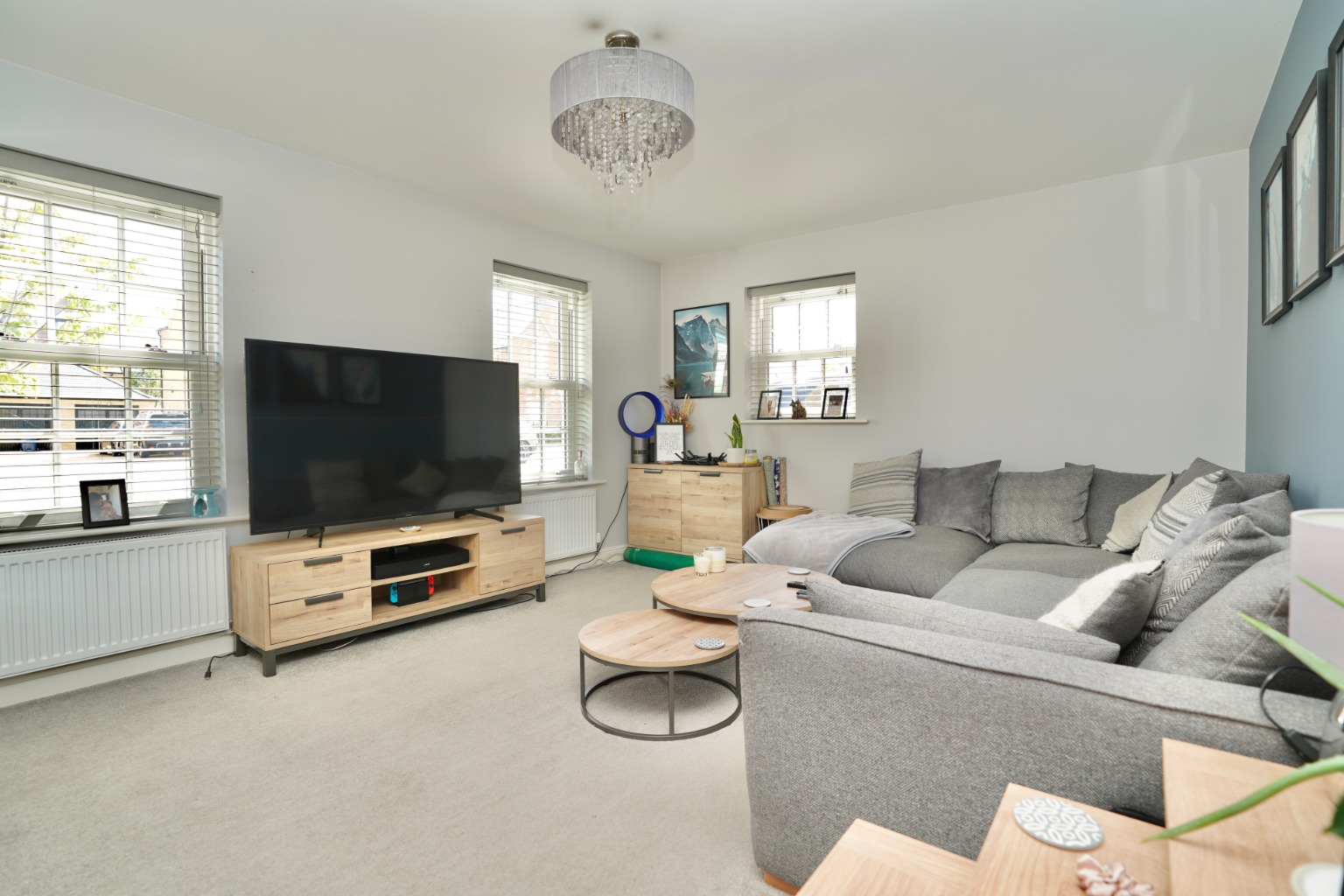 3 bed detached house for sale in Somning Close, Huntingdon 1