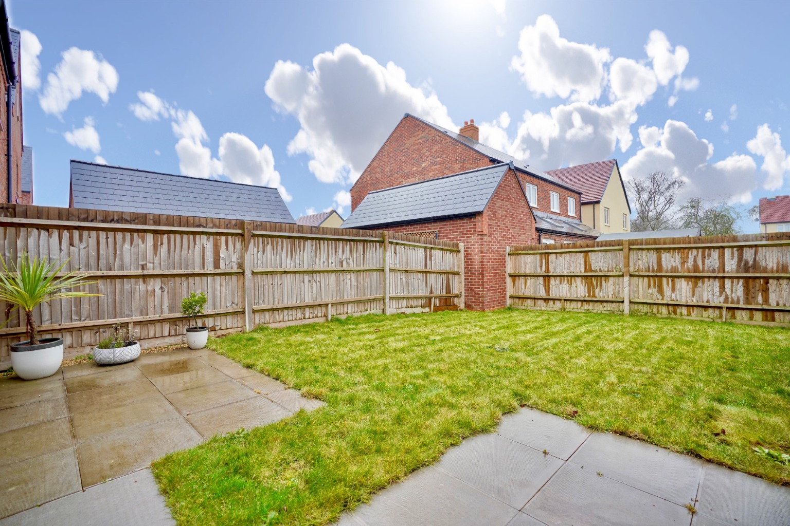 3 bed semi-detached house for sale in Hetley Close, Huntingdon 3