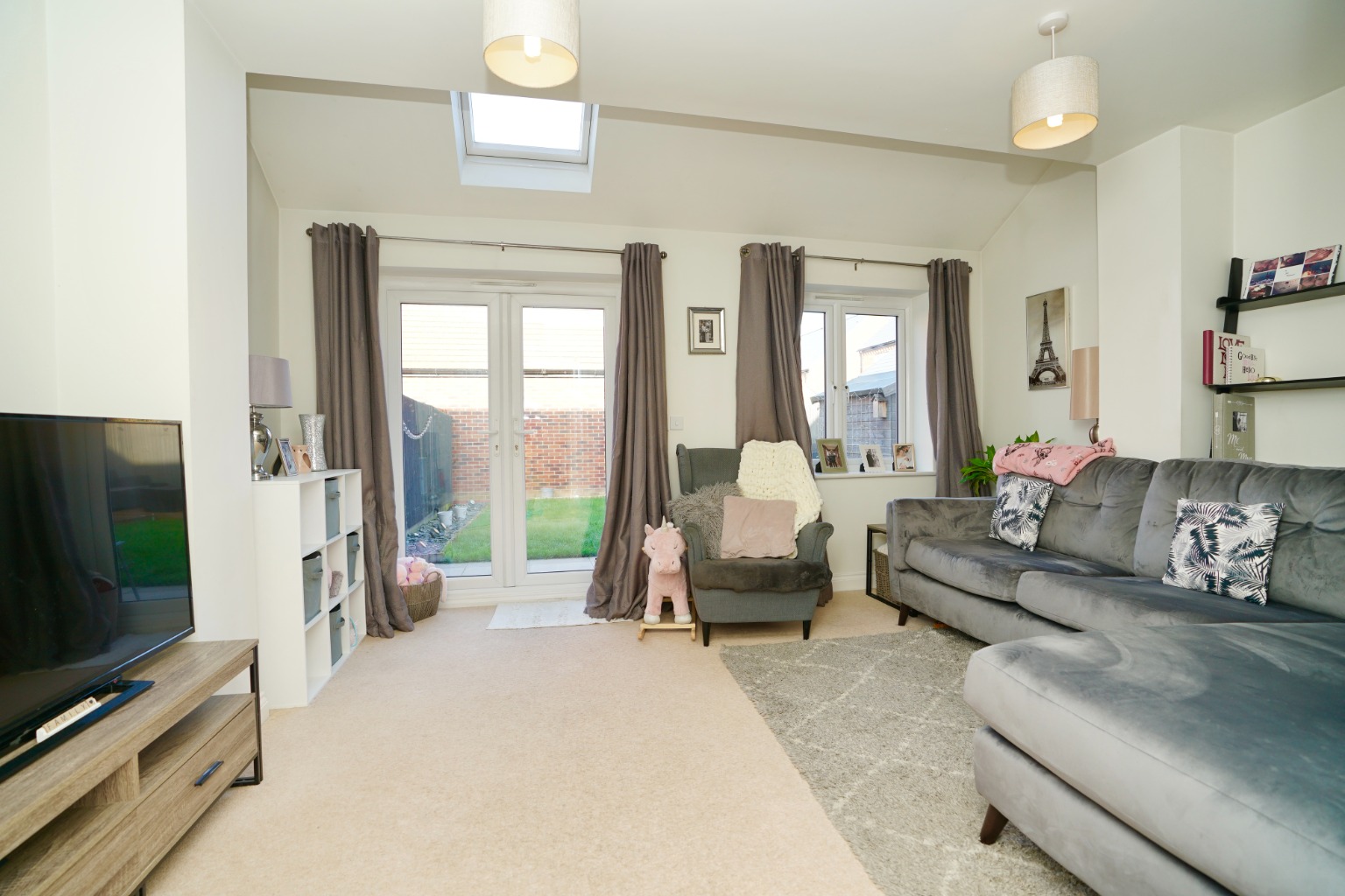 2 bed semi-detached house for sale in Hetley Close, Huntingdon 2