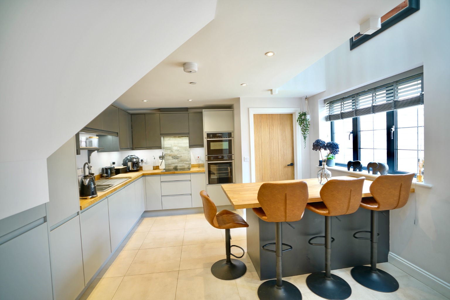 3 bed detached house for sale in High Street, Huntingdon  - Property Image 2