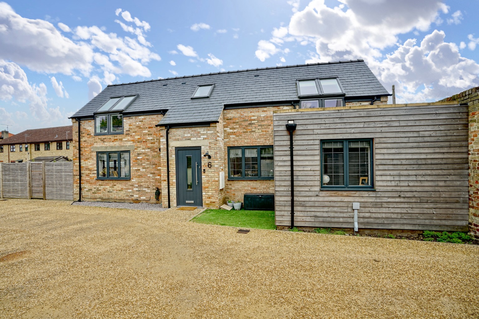 3 bed detached house for sale in High Street, Huntingdon - Property Image 1