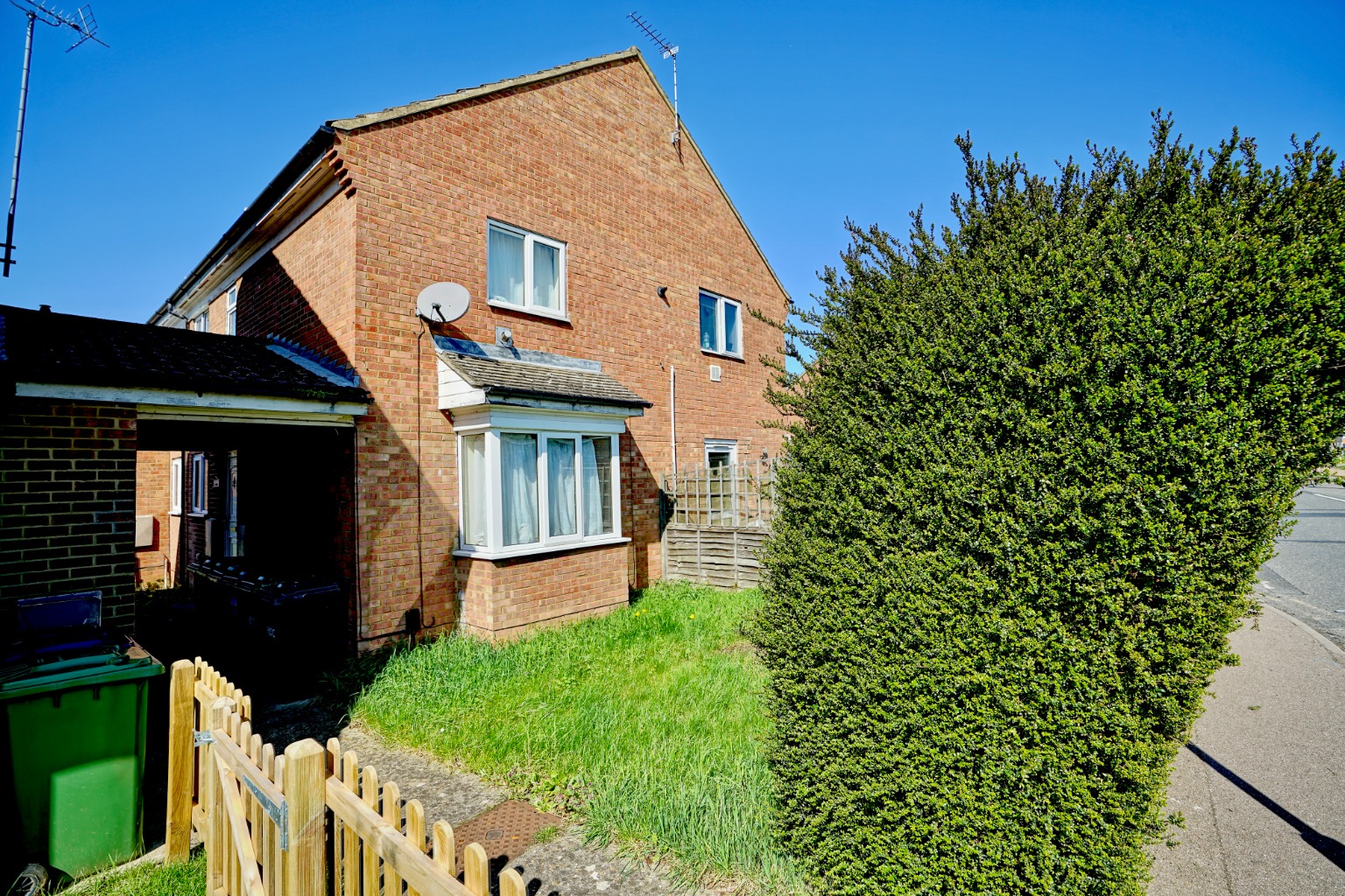 2 bed terraced house for sale in Ashton Gardens, Huntingdon 1