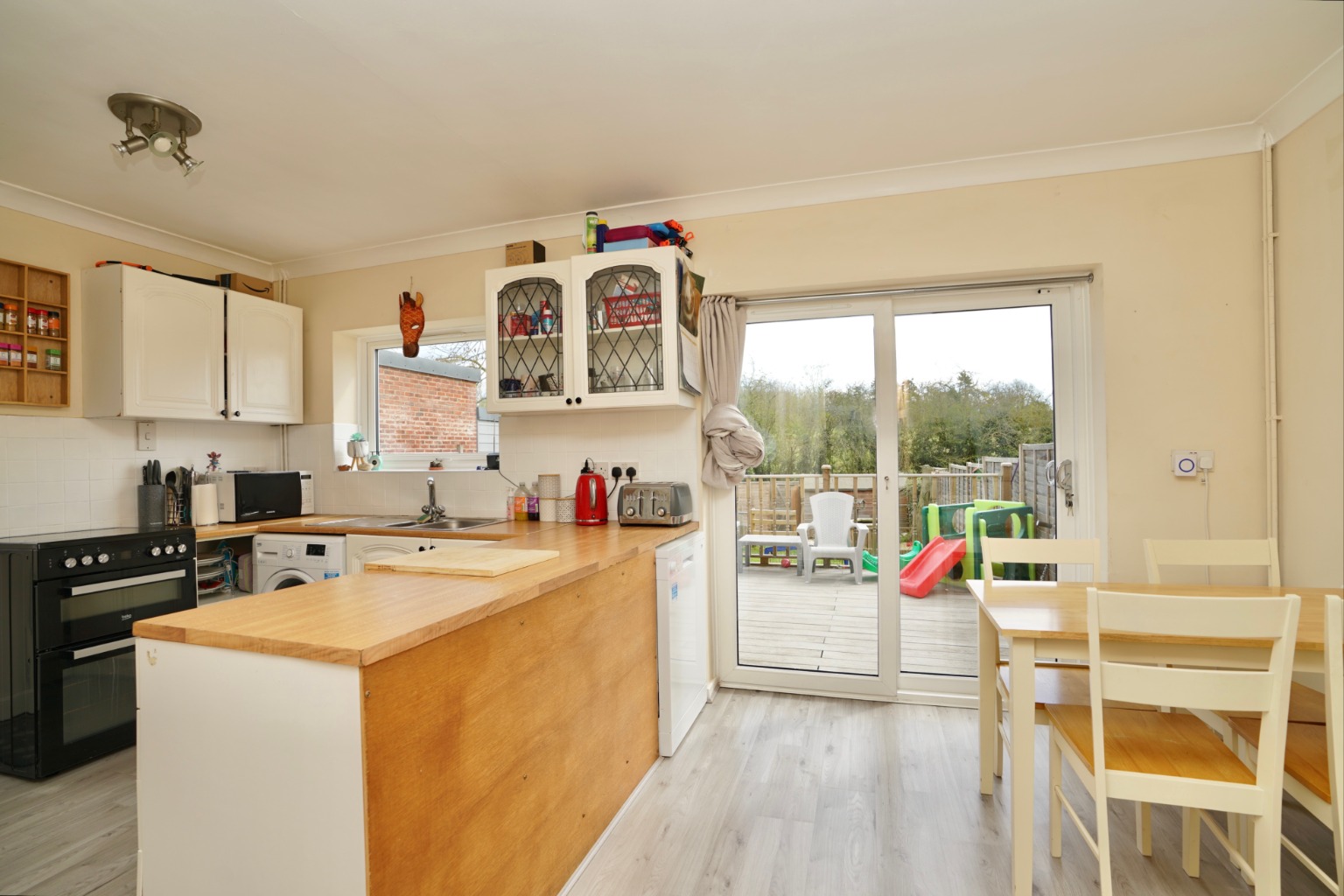 3 bed semi-detached house for sale in Park View, Huntingdon 4