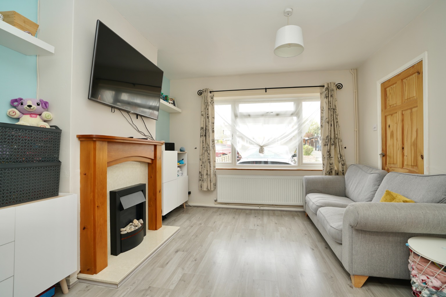 3 bed semi-detached house for sale in Park View, Huntingdon 2