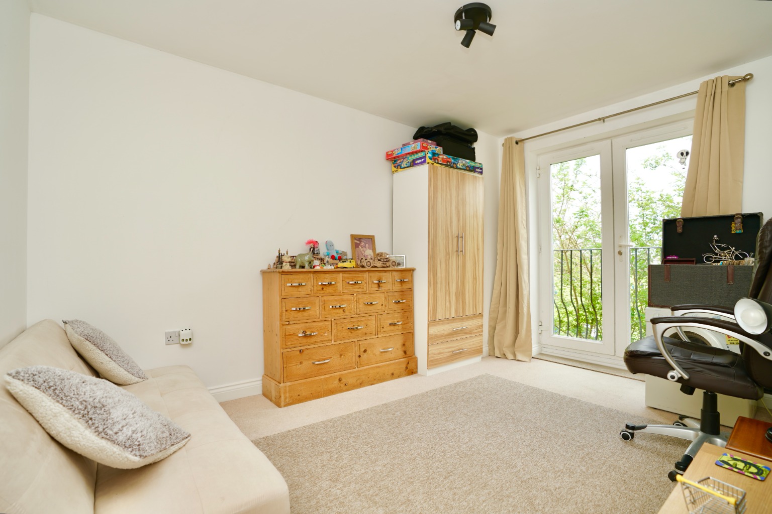 2 bed flat for sale in Leas Close, St. Ives  - Property Image 7
