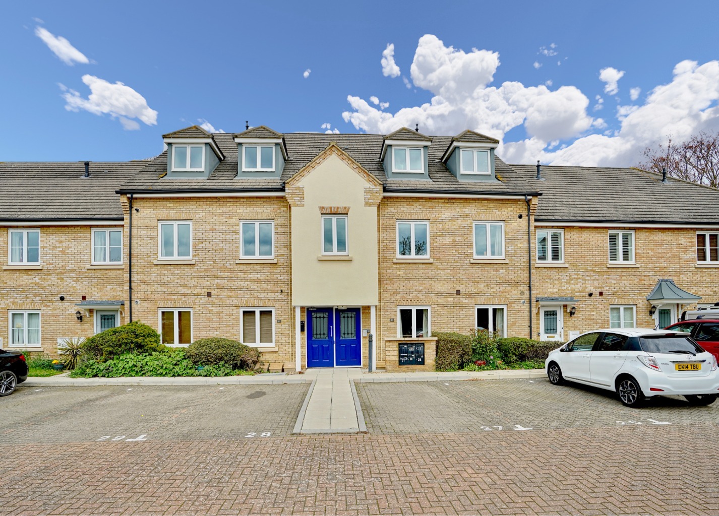 2 bed flat for sale in Leas Close, St. Ives - Property Image 1
