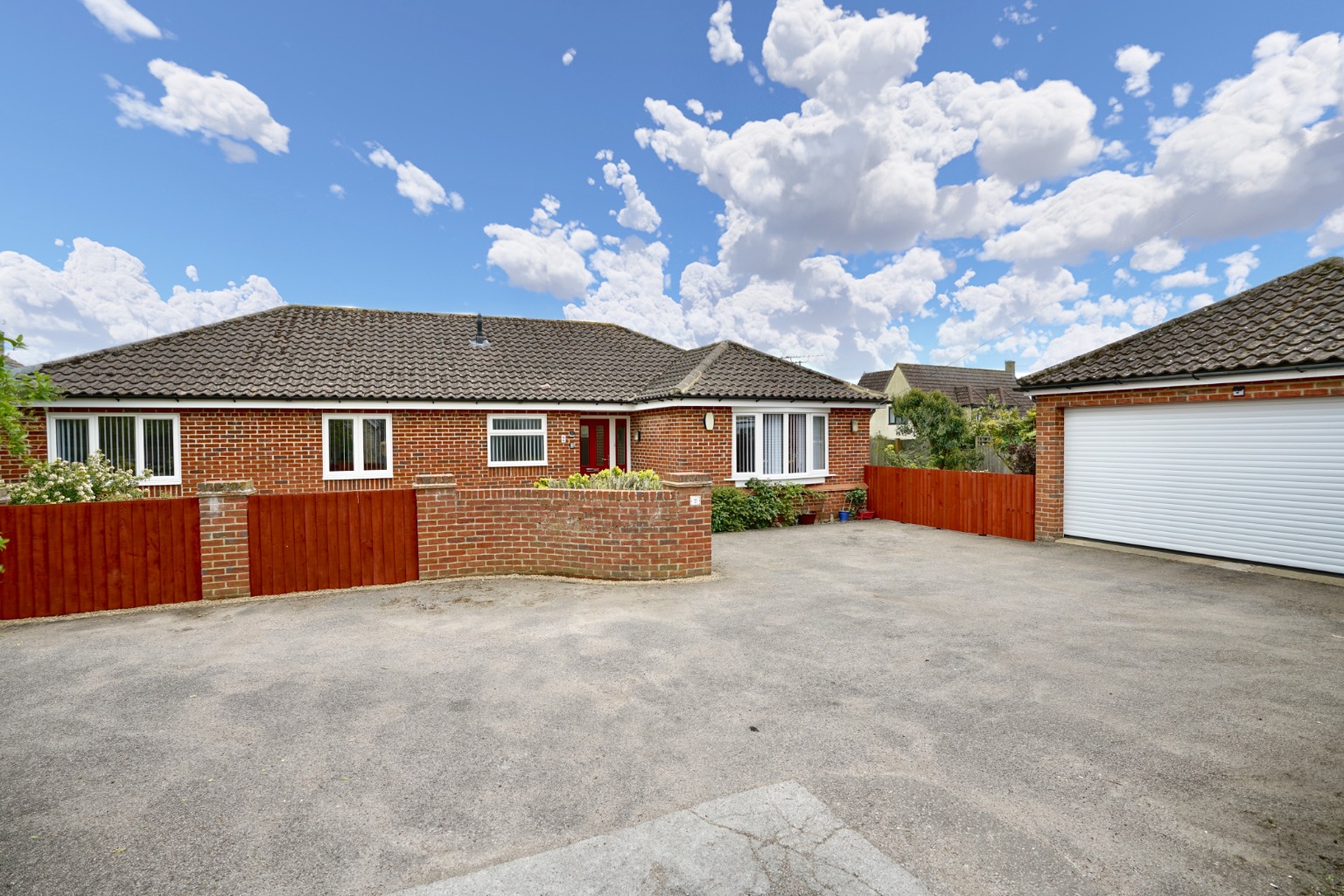 3 bed detached bungalow for sale in Library Walk, Huntingdon, PE28