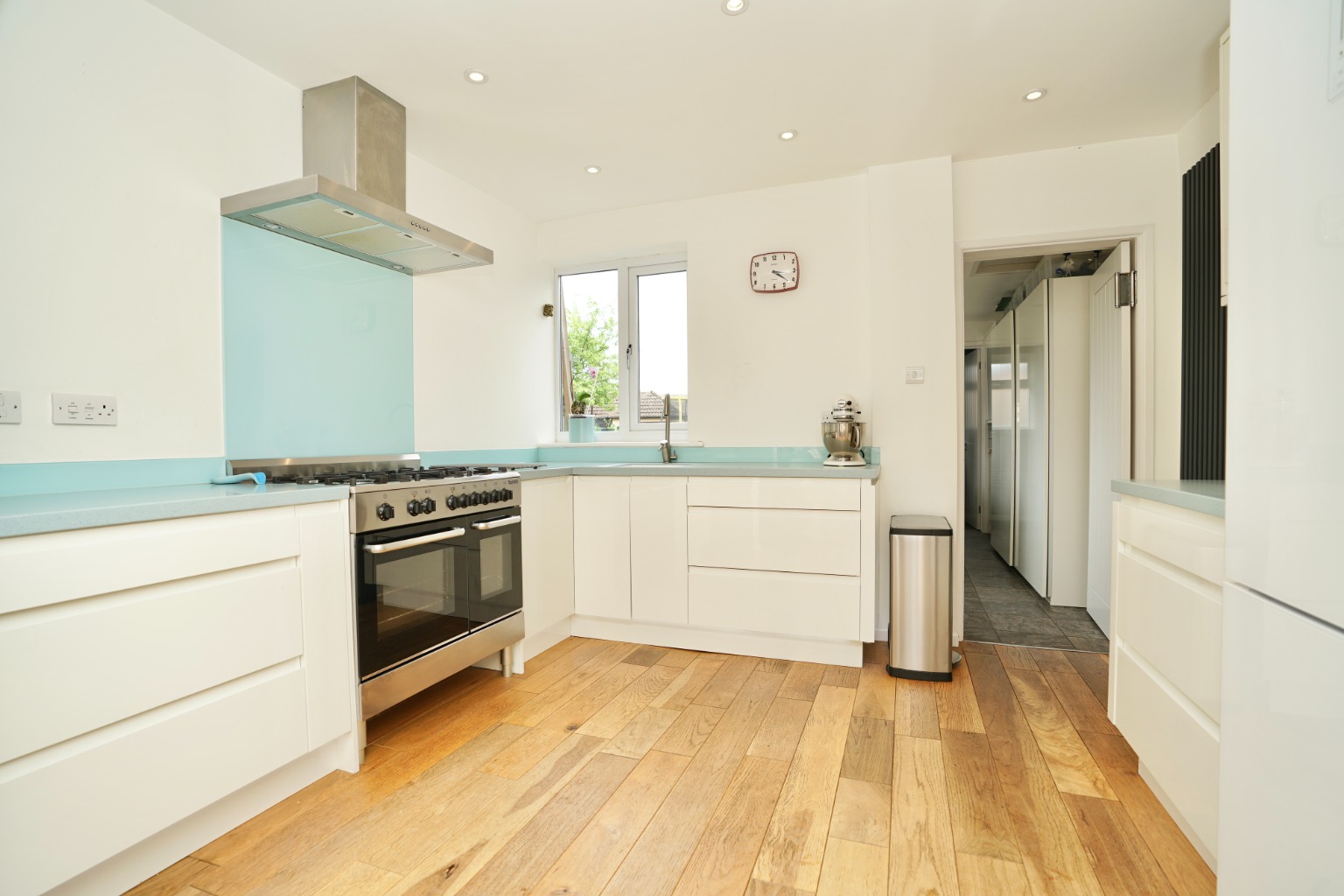 4 bed terraced house for sale in Green Leys, St. Ives  - Property Image 3