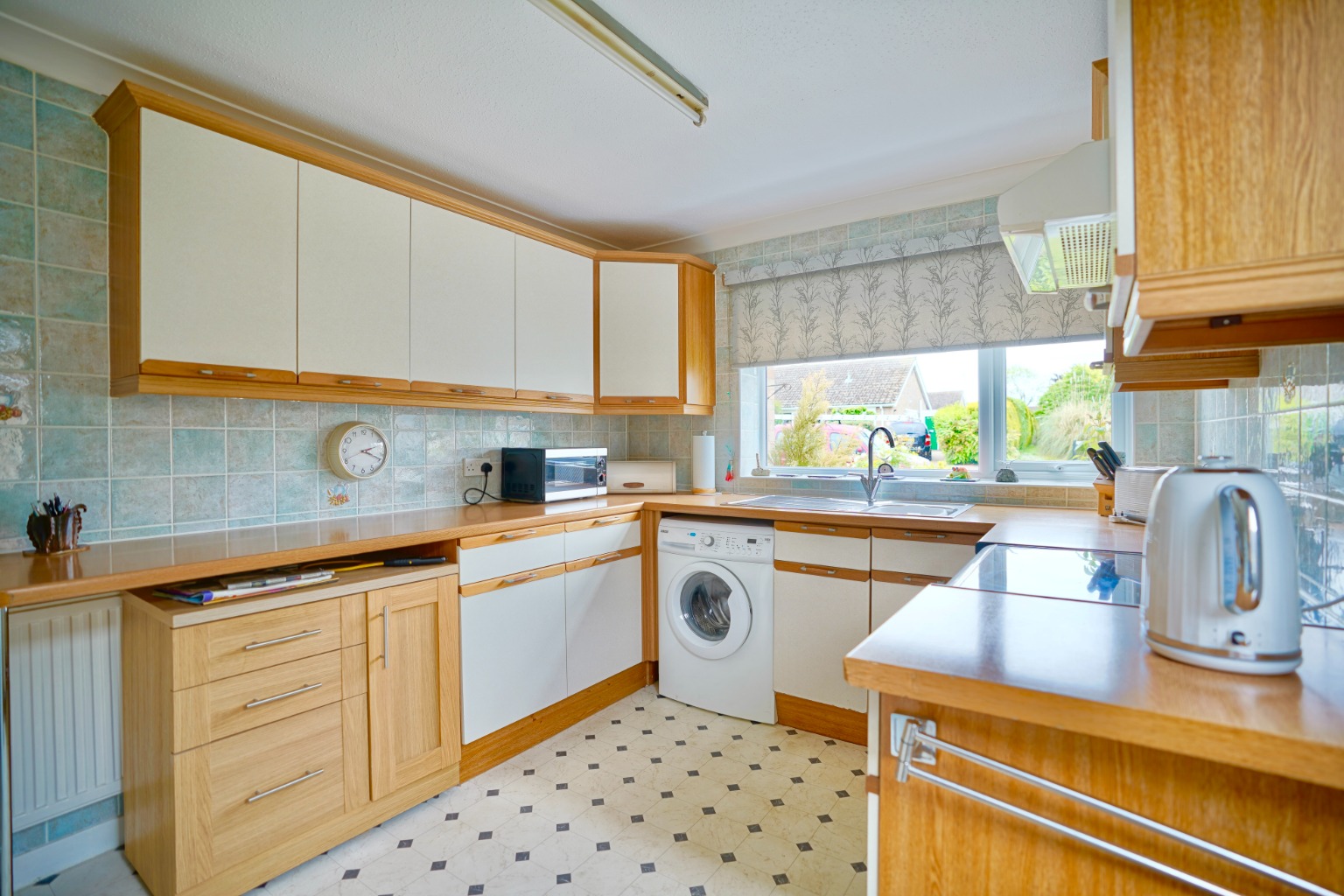 3 bed detached bungalow for sale in Ashton Close, St. Ives  - Property Image 3