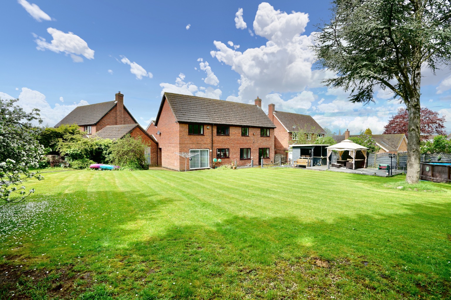 4 bed detached house for sale in Beech End, Huntingdon - Property Image 1