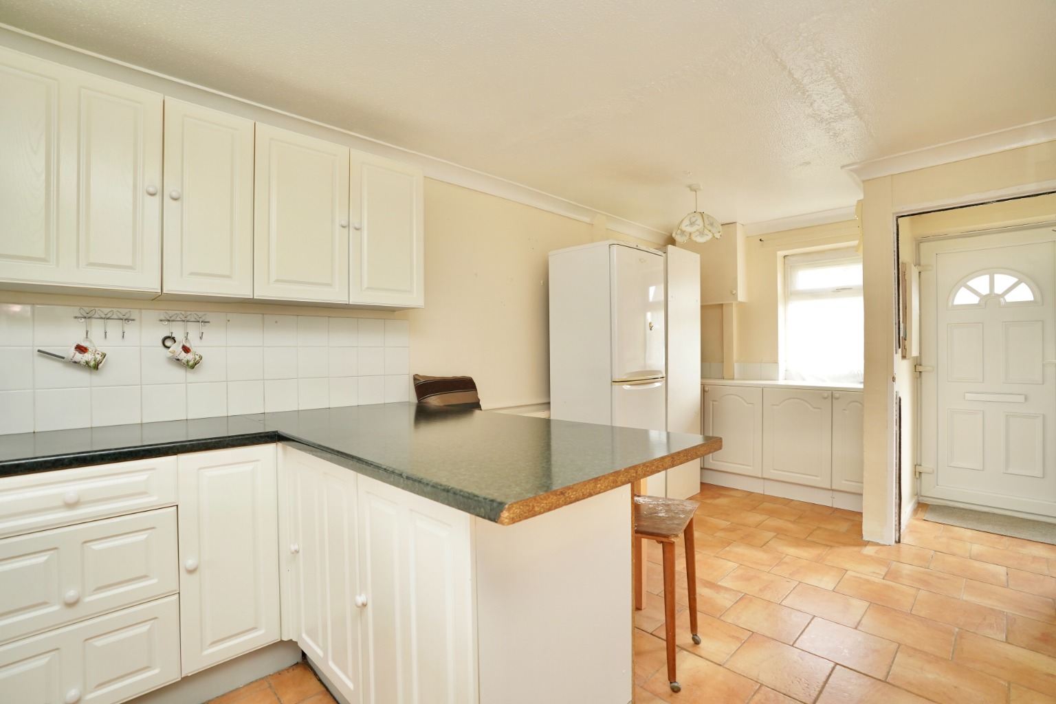 3 bed terraced house for sale in Shelley Close, Huntingdon 3