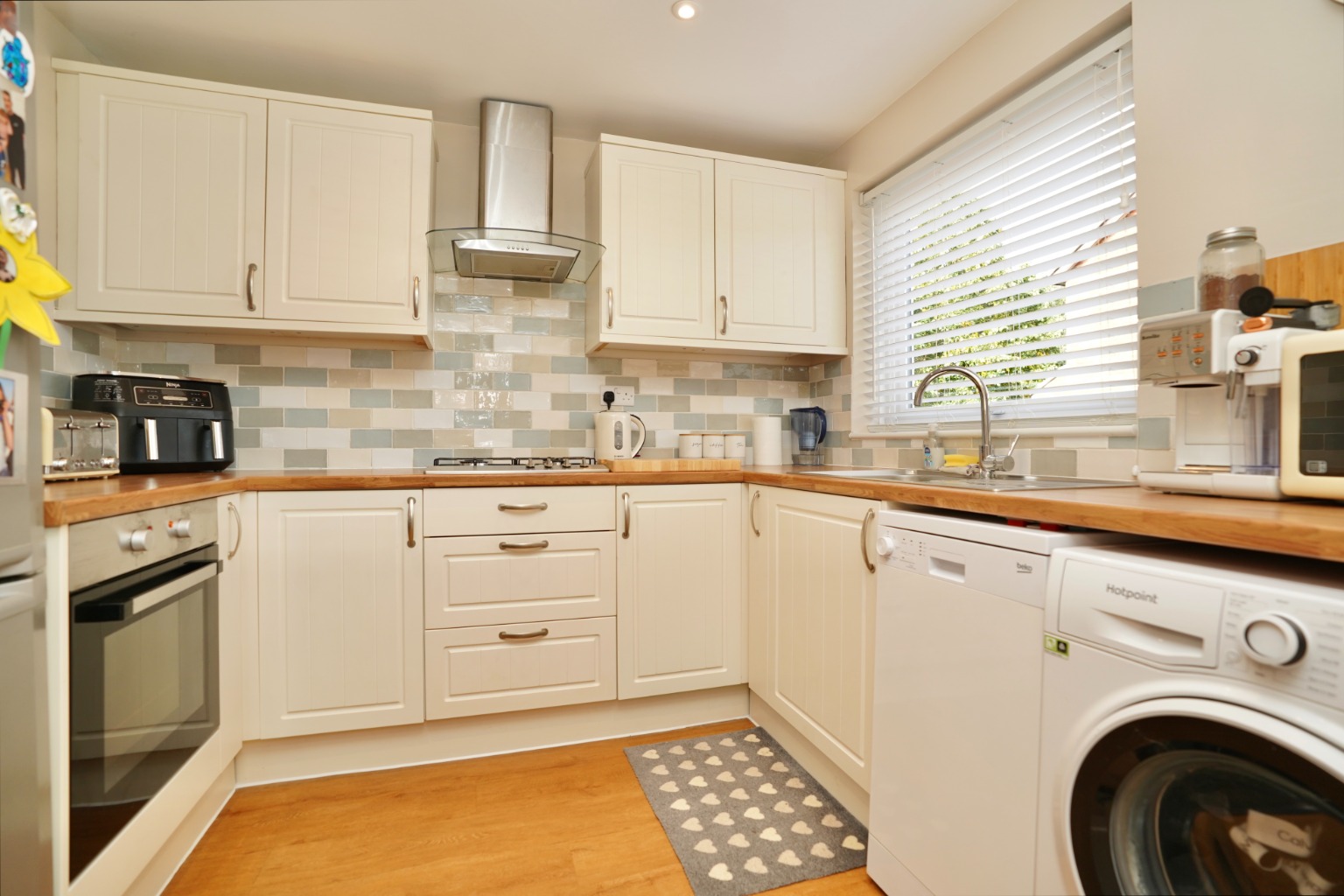 3 bed link detached house for sale in The Paddock, Huntingdon 2