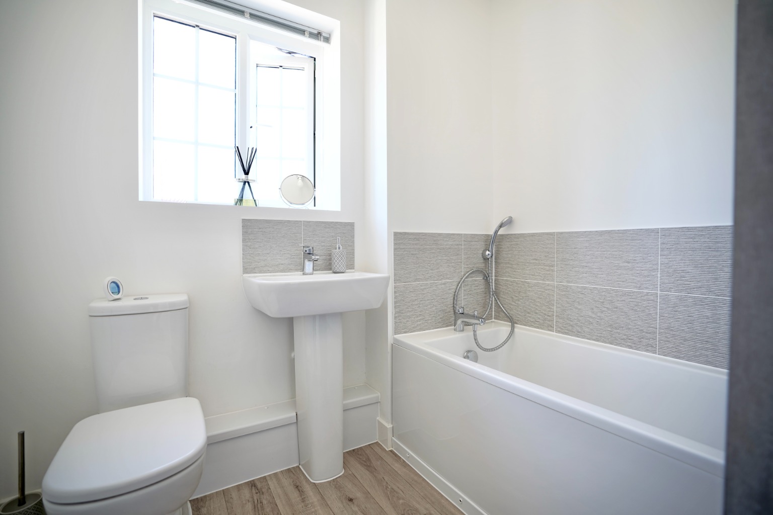 2 bed detached house for sale in Central Avenue, Huntingdon  - Property Image 8