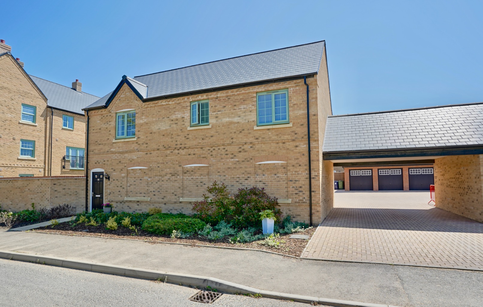 2 bed detached house for sale in Central Avenue, Huntingdon  - Property Image 9