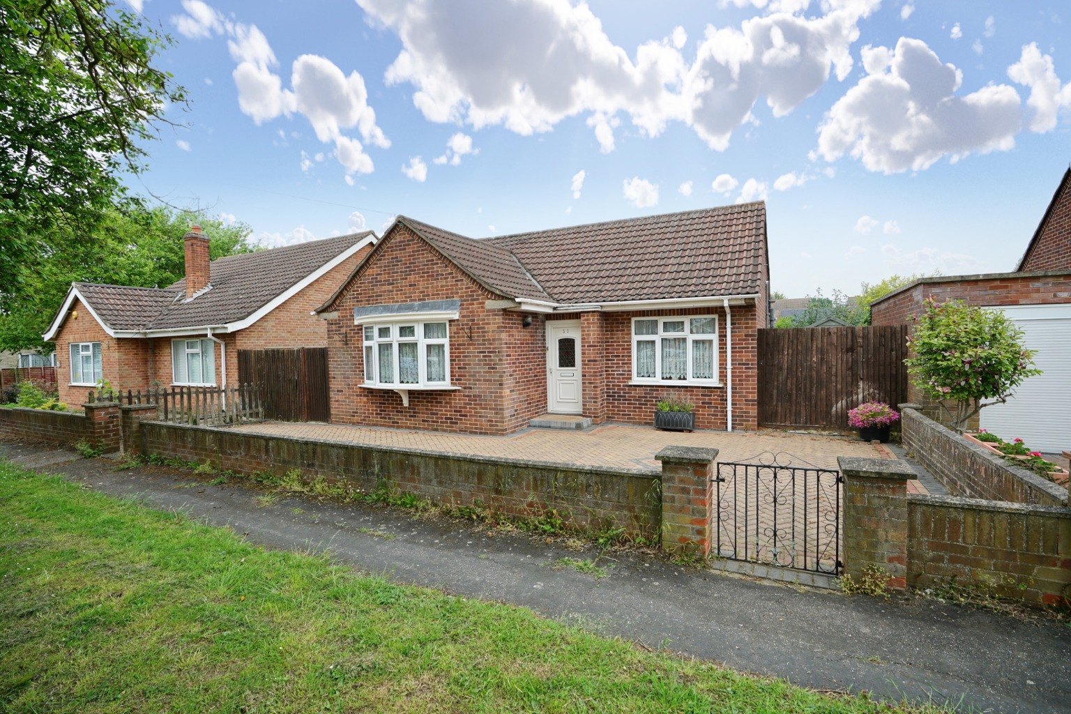 3 bed detached bungalow for sale in Desborough Road, Huntingdon, PE29