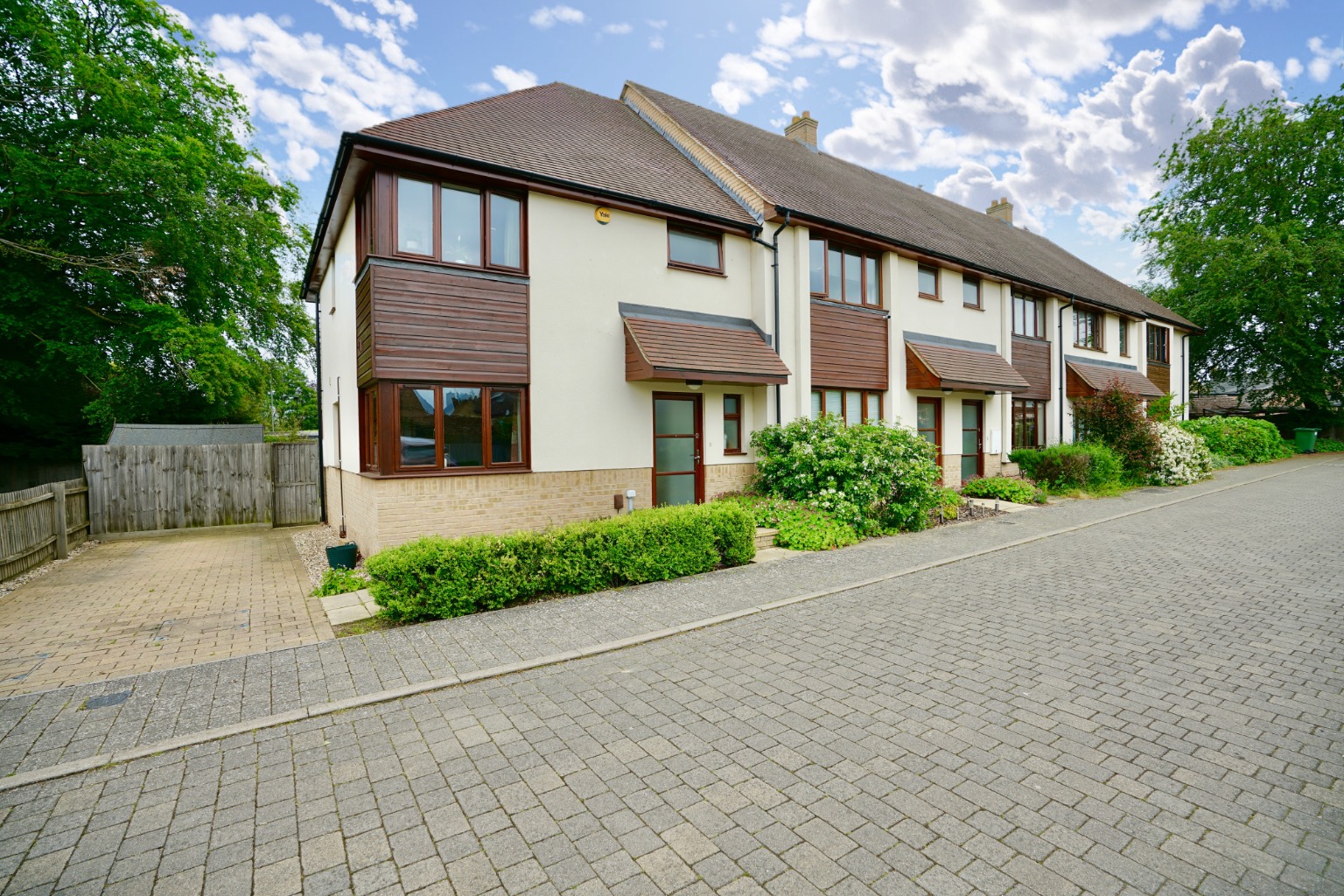 3 bed end of terrace house for sale in Garner Close, Huntingdon  - Property Image 1