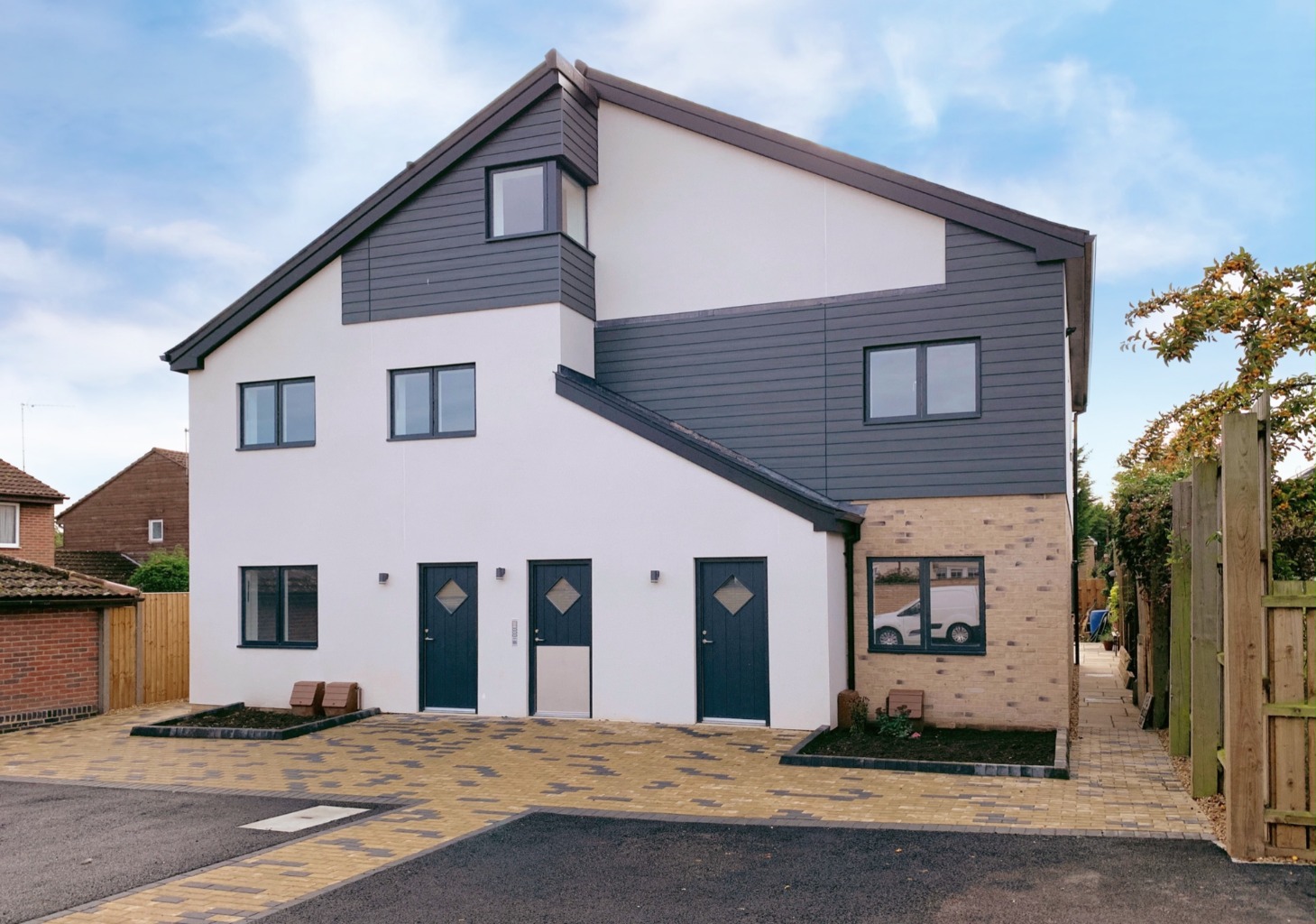 2 bed flat for sale in Fairfields Drive, Huntingdon - Property Image 1