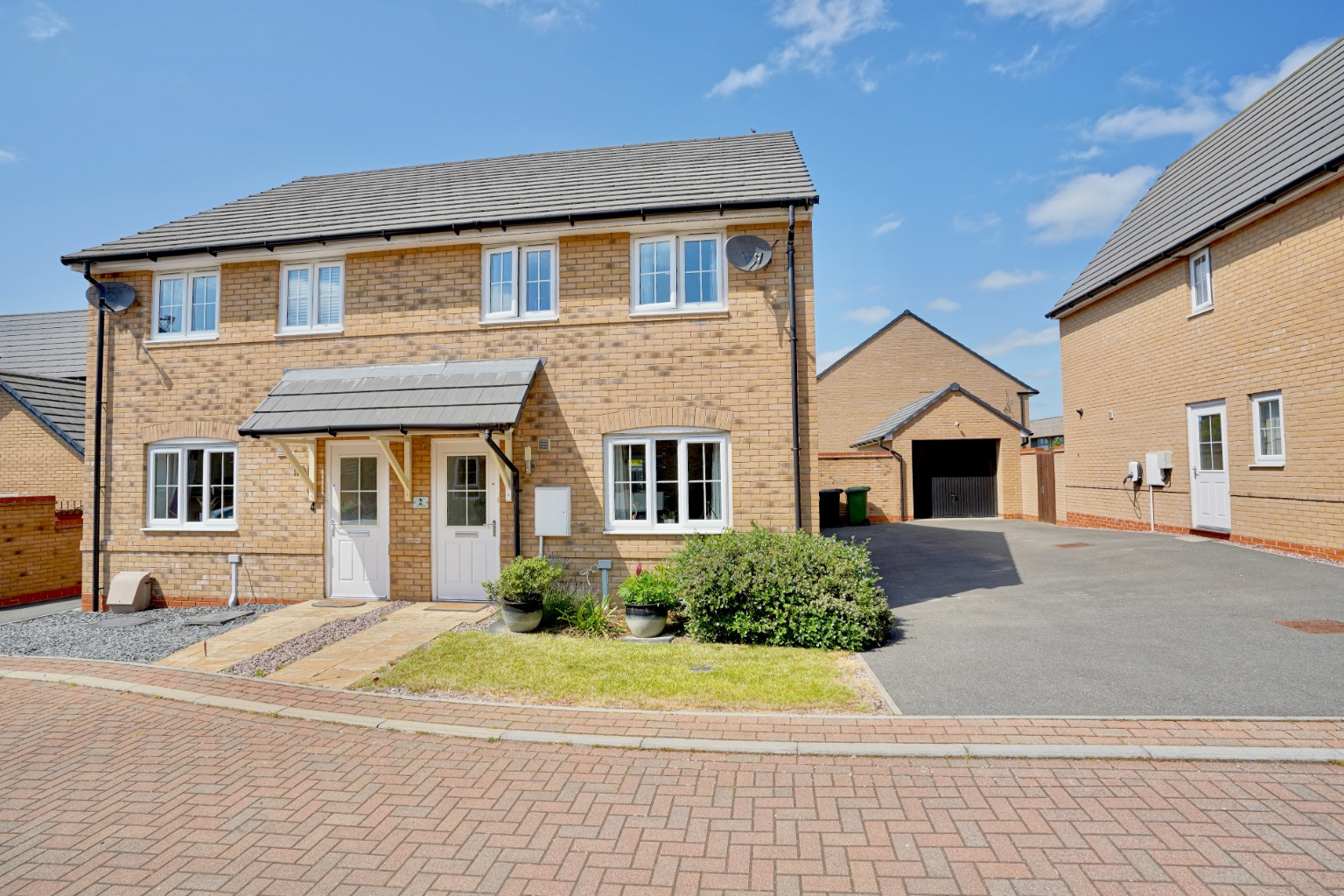 3 bed semi-detached house for sale in Foren Crescent, Huntingdon - Property Image 1