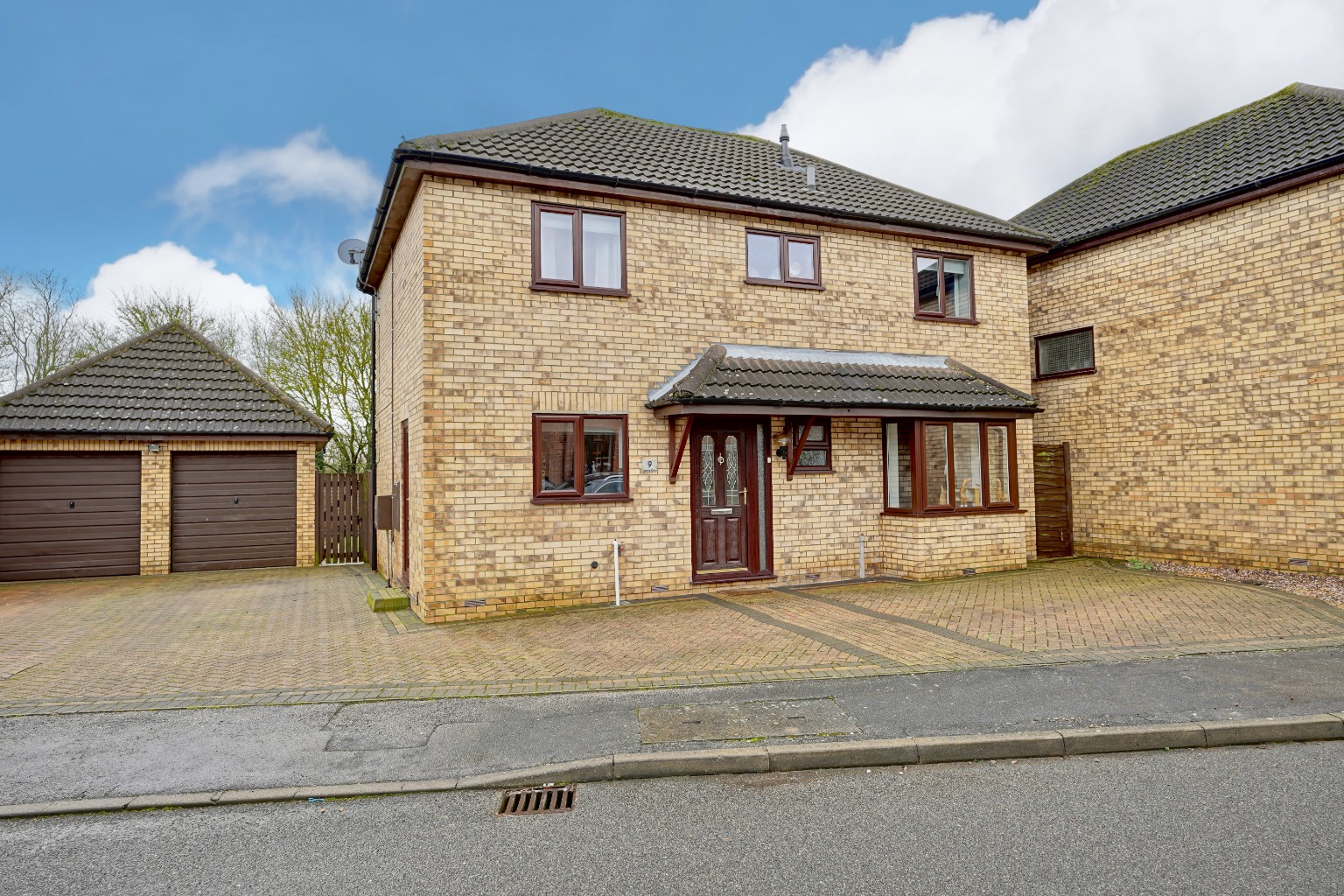 4 bed detached house for sale in Pasture Close, Huntingdon - Property Image 1