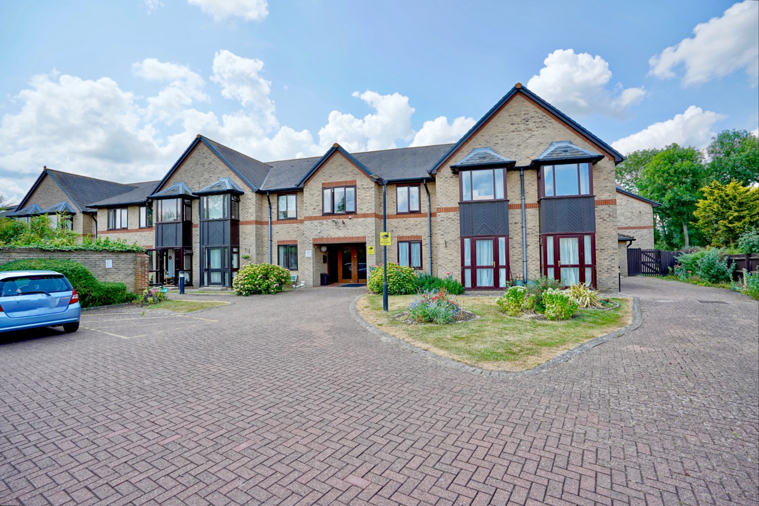 2 bed ground floor flat for sale in Woodlands, Huntingdon - Property Image 1