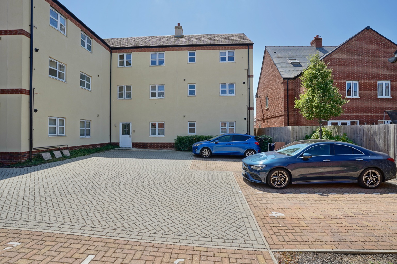 2 bed flat for sale in Walston Way, Huntingdon 8