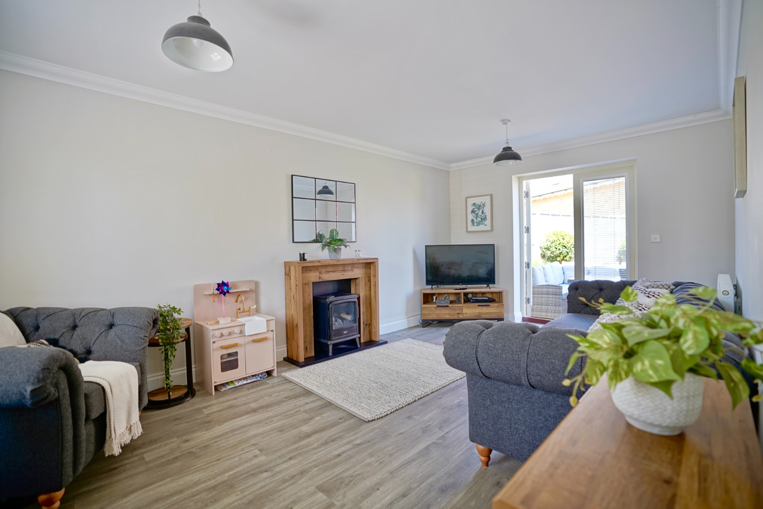 3 bed detached house for sale in Bayley Road, Huntingdon 2