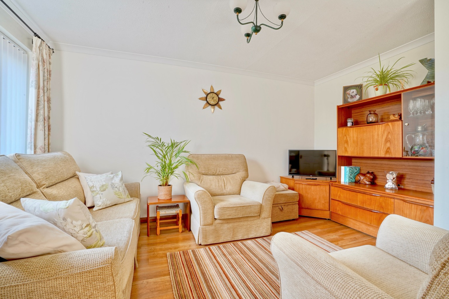 3 bed detached house for sale in The Paddock, Huntingdon 2