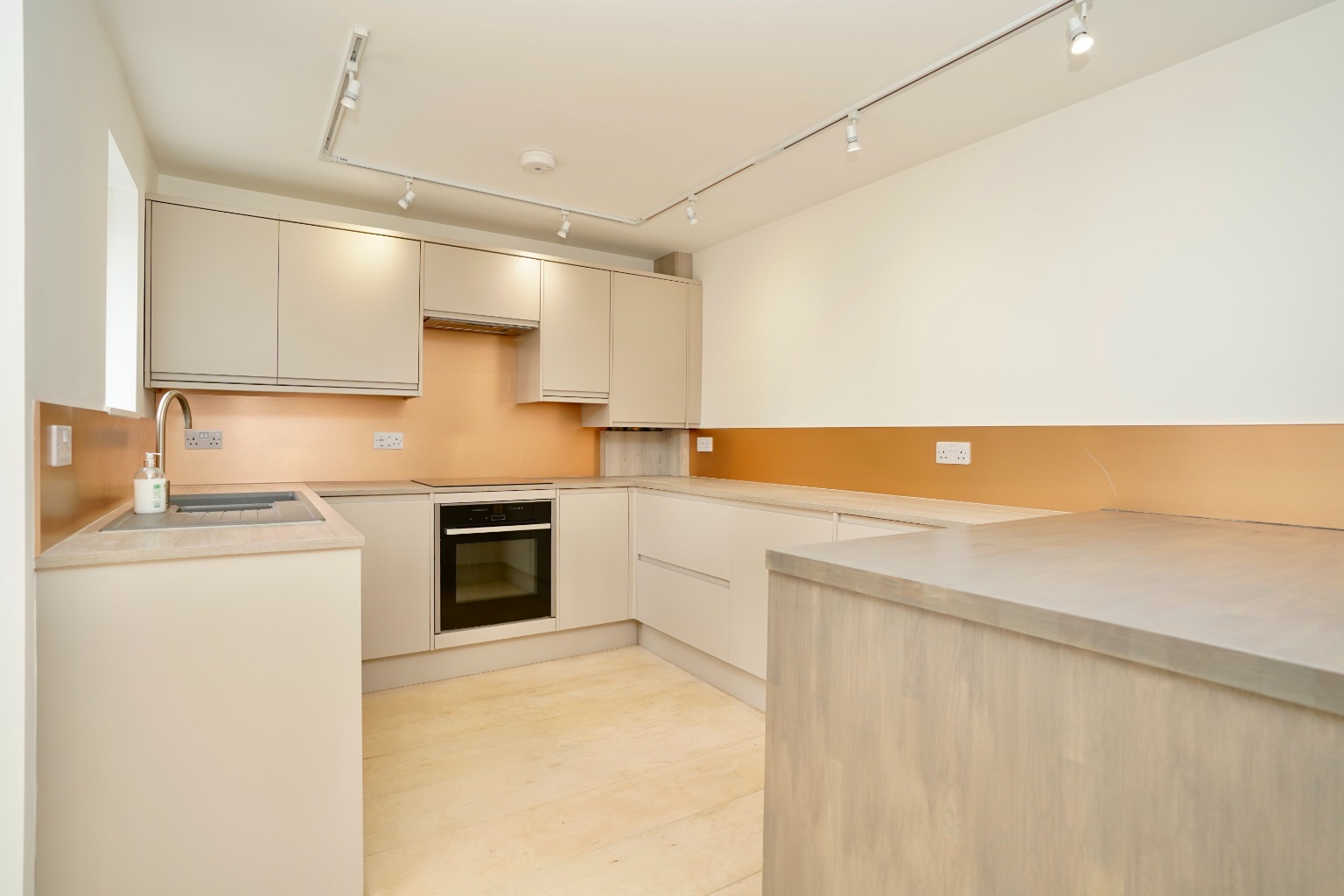 2 bed ground floor flat for sale in Fairfields Drive, Huntingdon  - Property Image 6