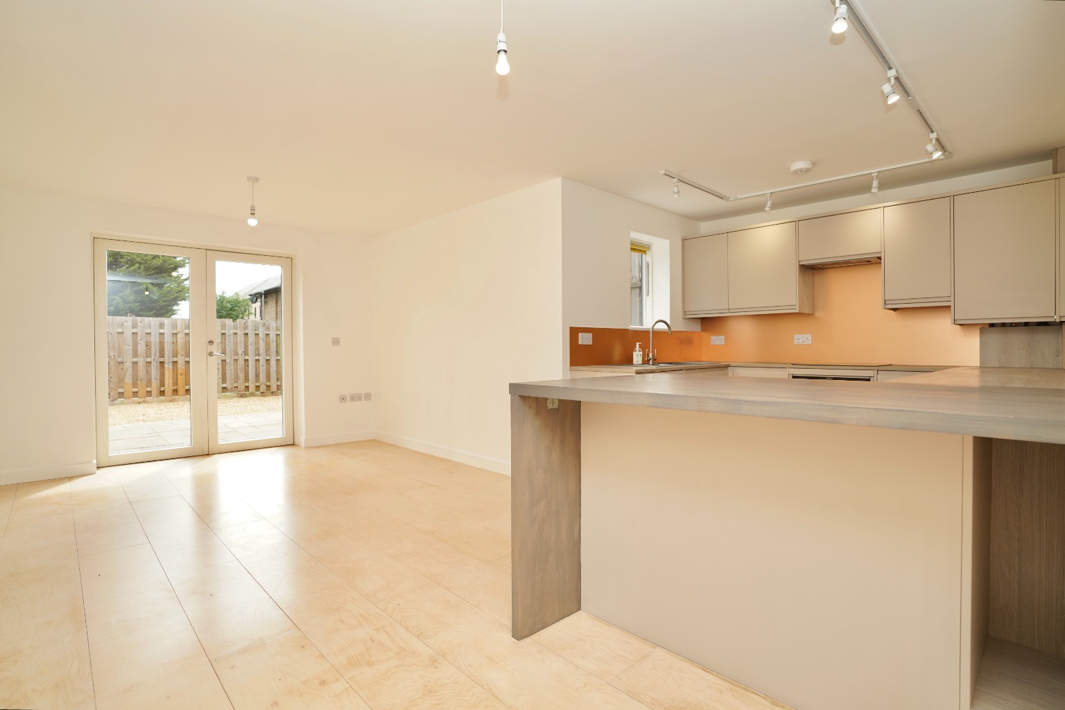 2 bed ground floor flat for sale in Fairfields Drive, Huntingdon  - Property Image 3