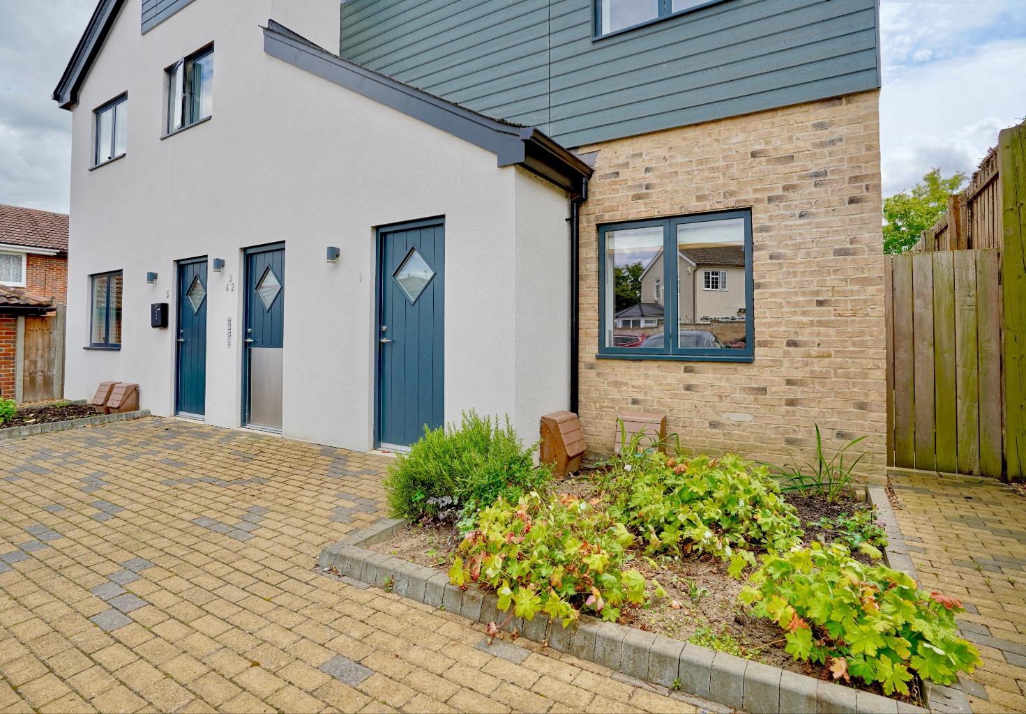 2 bed ground floor flat for sale in Fairfields Drive, Huntingdon, PE26