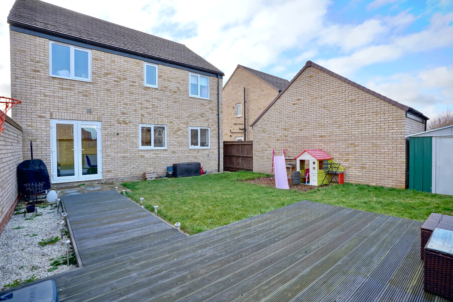 4 bed detached house for sale in Apple Tree Close, Huntingdon 3