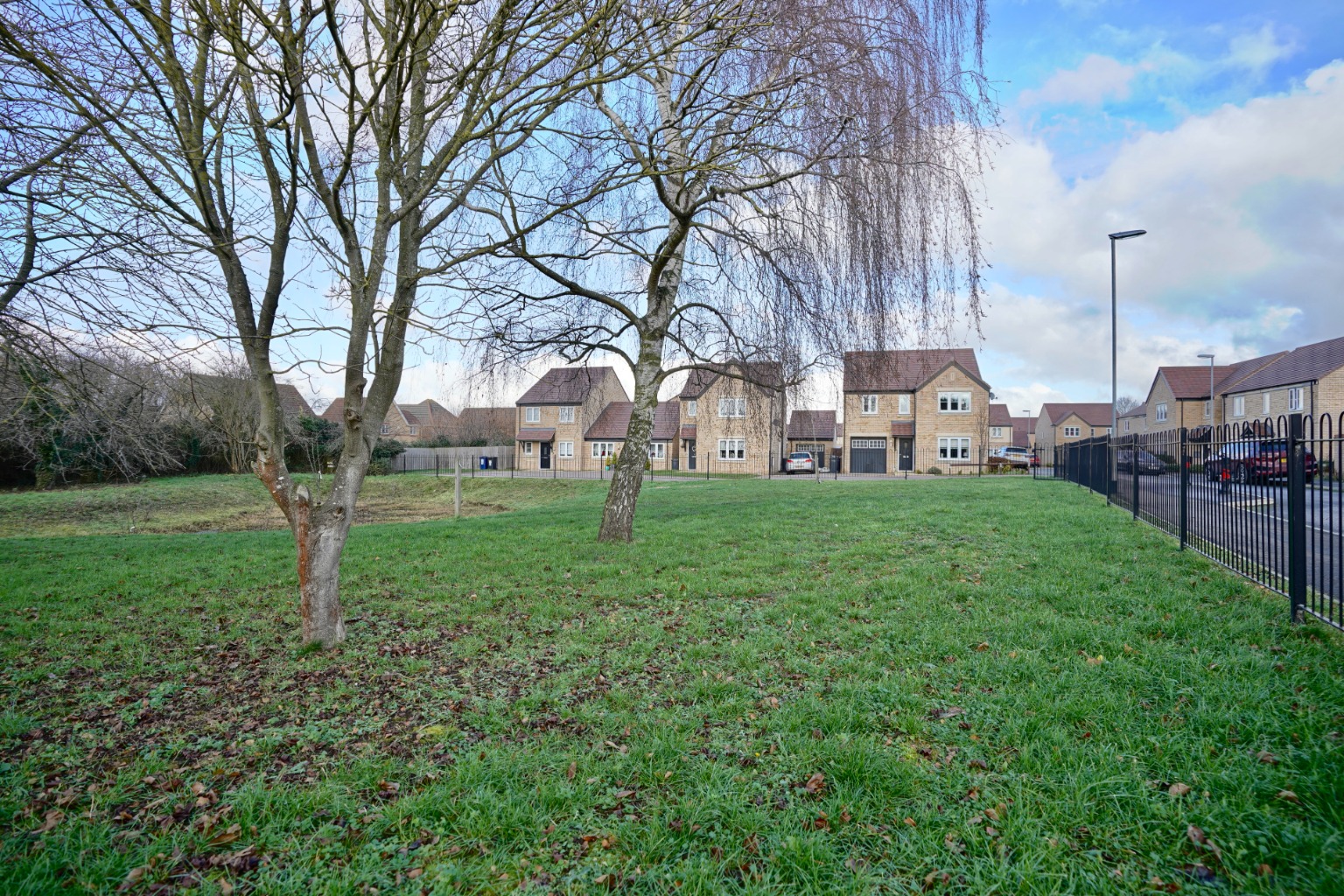 4 bed detached house for sale in Apple Tree Close, Huntingdon 13