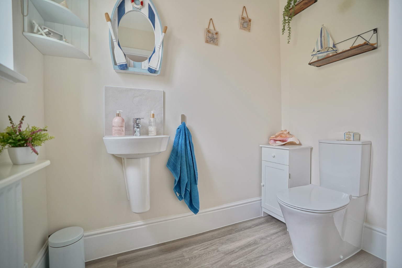 4 bed detached house for sale in Peccle Close, Huntingdon 7