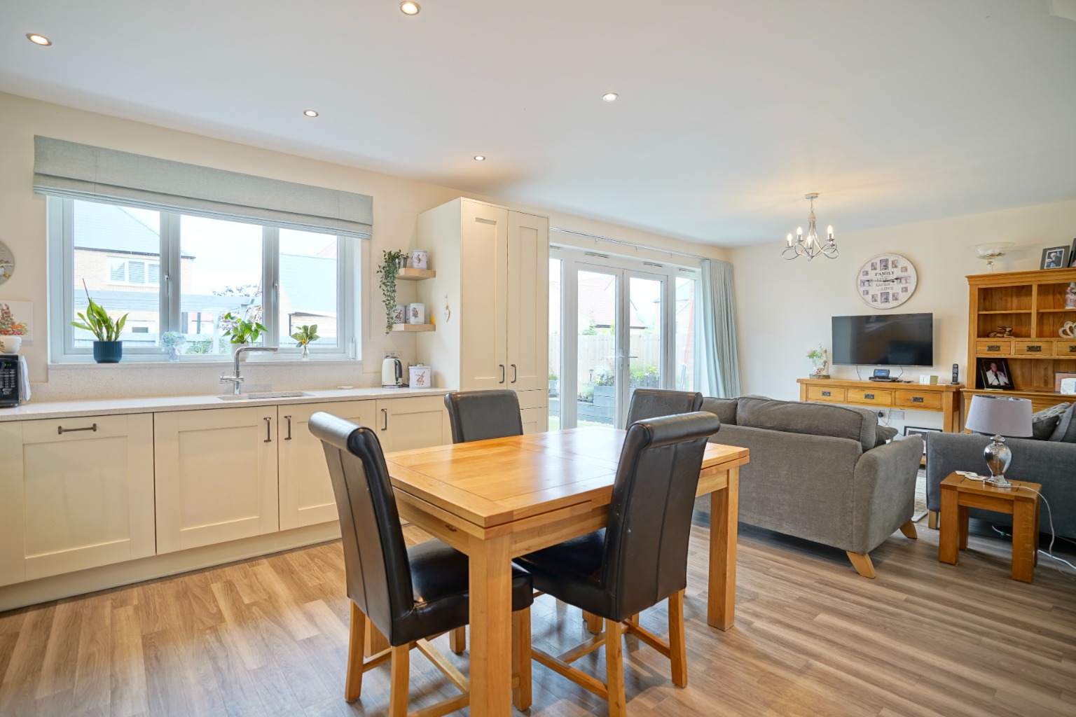 4 bed detached house for sale in Peccle Close, Huntingdon  - Property Image 6