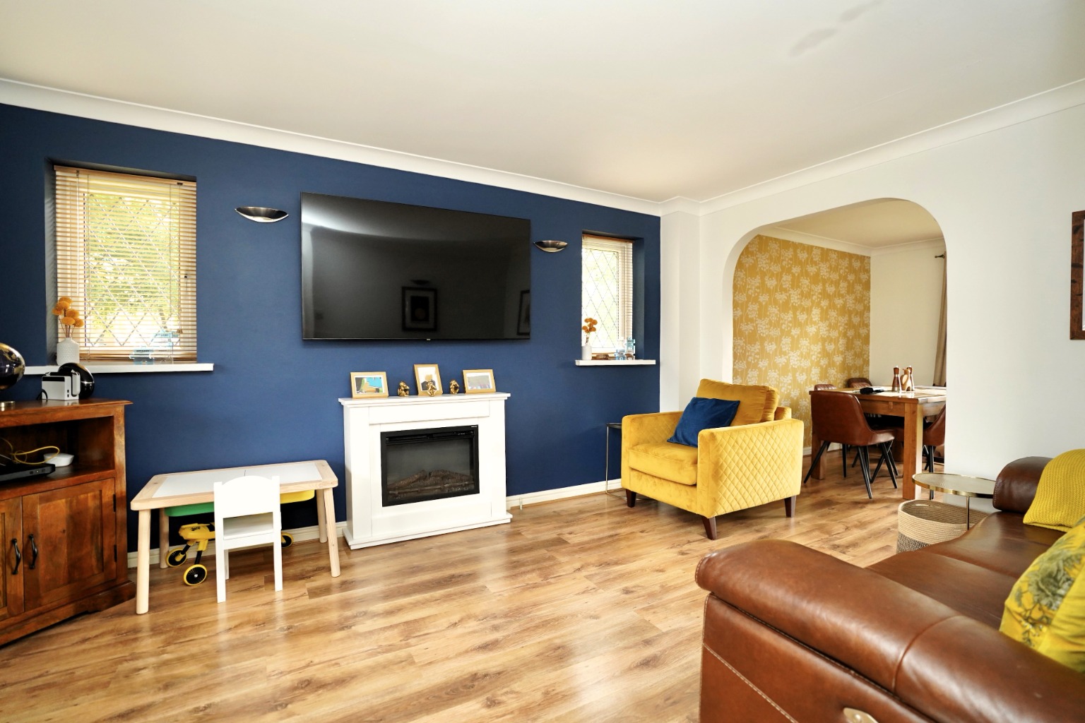 3 bed detached house for sale in Hillfield, Huntingdon  - Property Image 3