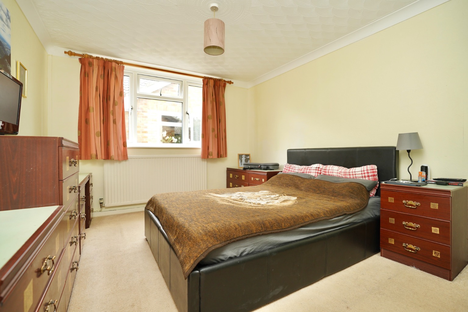 4 bed detached bungalow for sale in Parkhall Road, Huntingdon  - Property Image 6