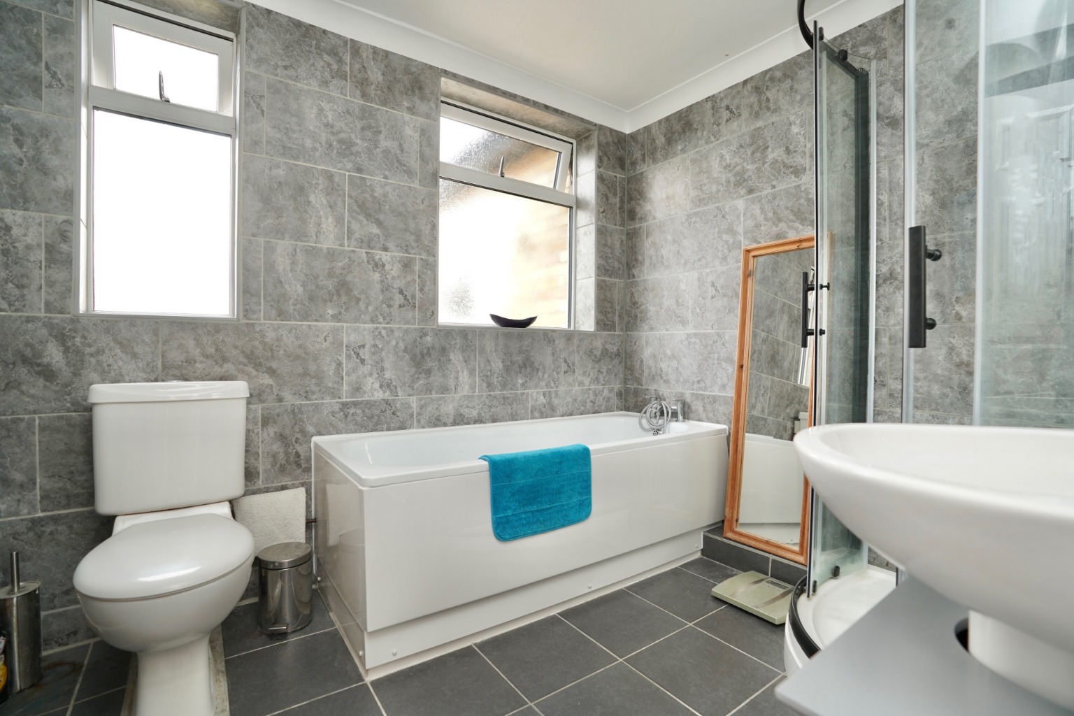 4 bed detached bungalow for sale in Parkhall Road, Huntingdon  - Property Image 7