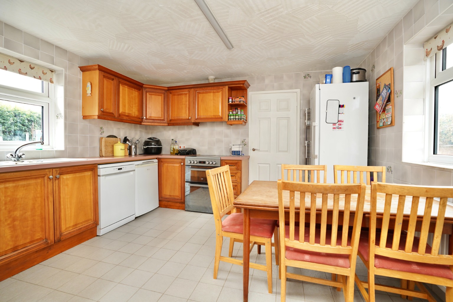 4 bed detached bungalow for sale in Parkhall Road, Huntingdon 10