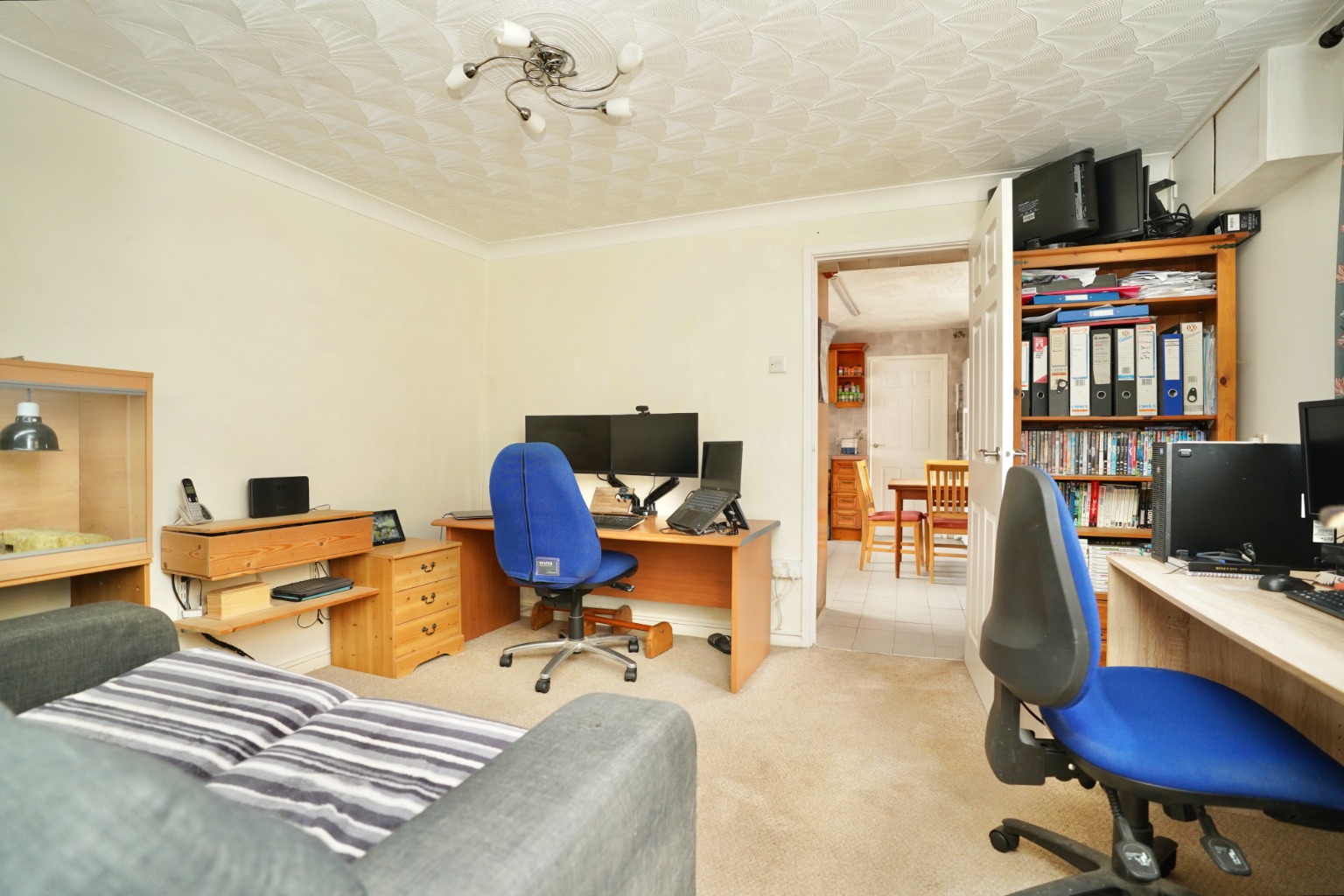 4 bed detached bungalow for sale in Parkhall Road, Huntingdon  - Property Image 10