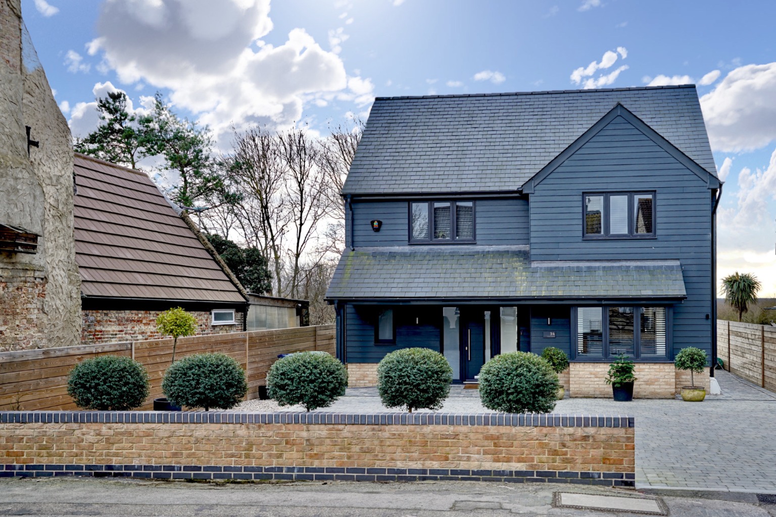 4 bed detached house for sale in High Street, Huntingdon 2