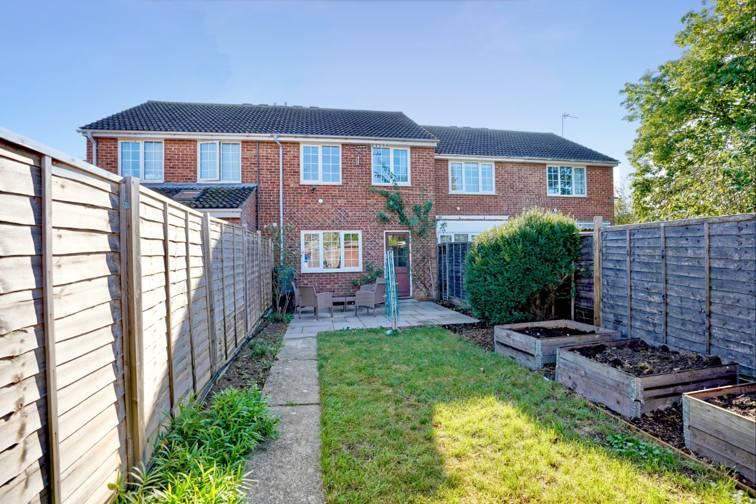 3 bed terraced house for sale in Forsythia Road, St. Ives  - Property Image 4