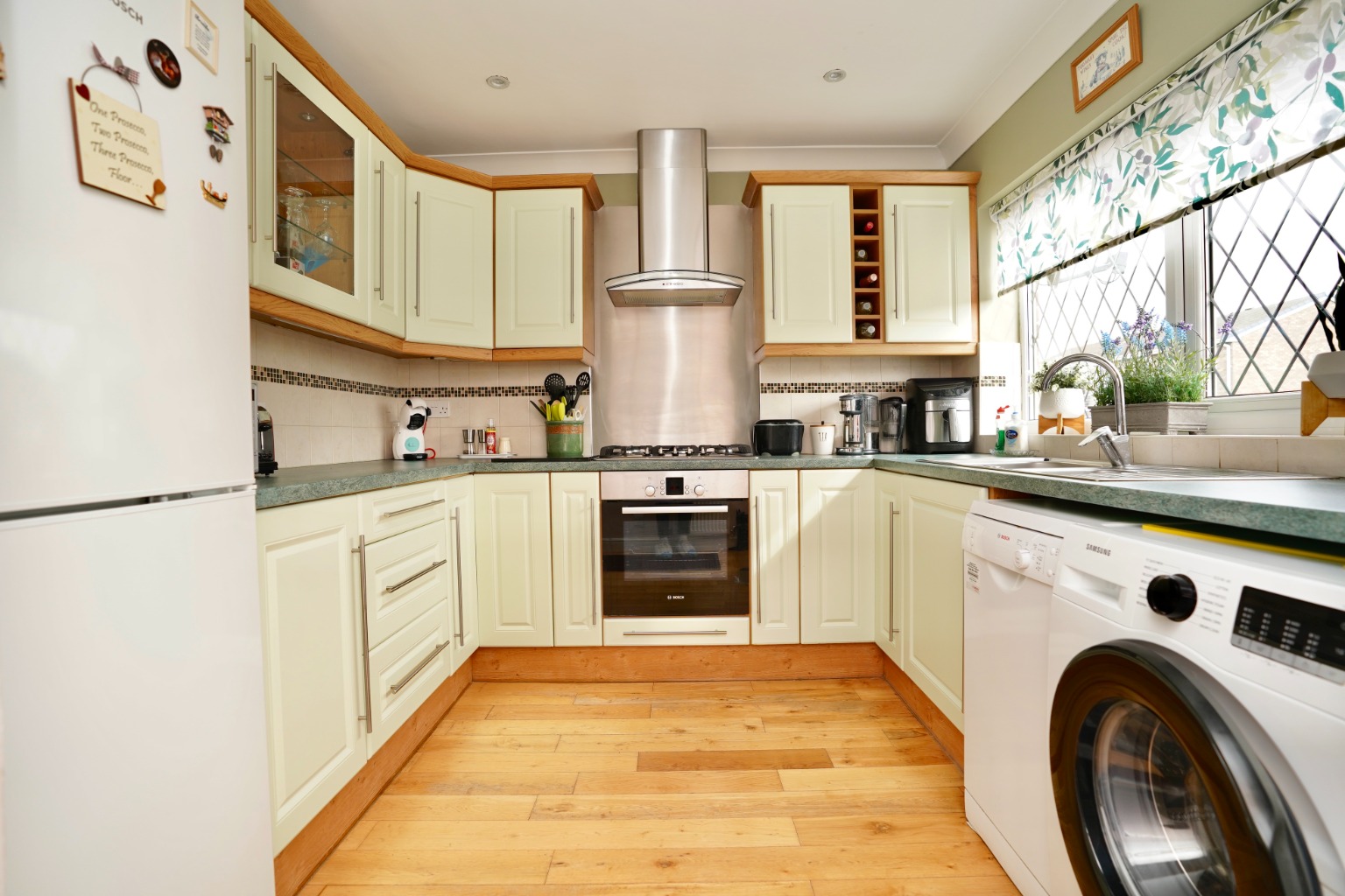 2 bed semi-detached bungalow for sale in Headlands, Huntingdon  - Property Image 2