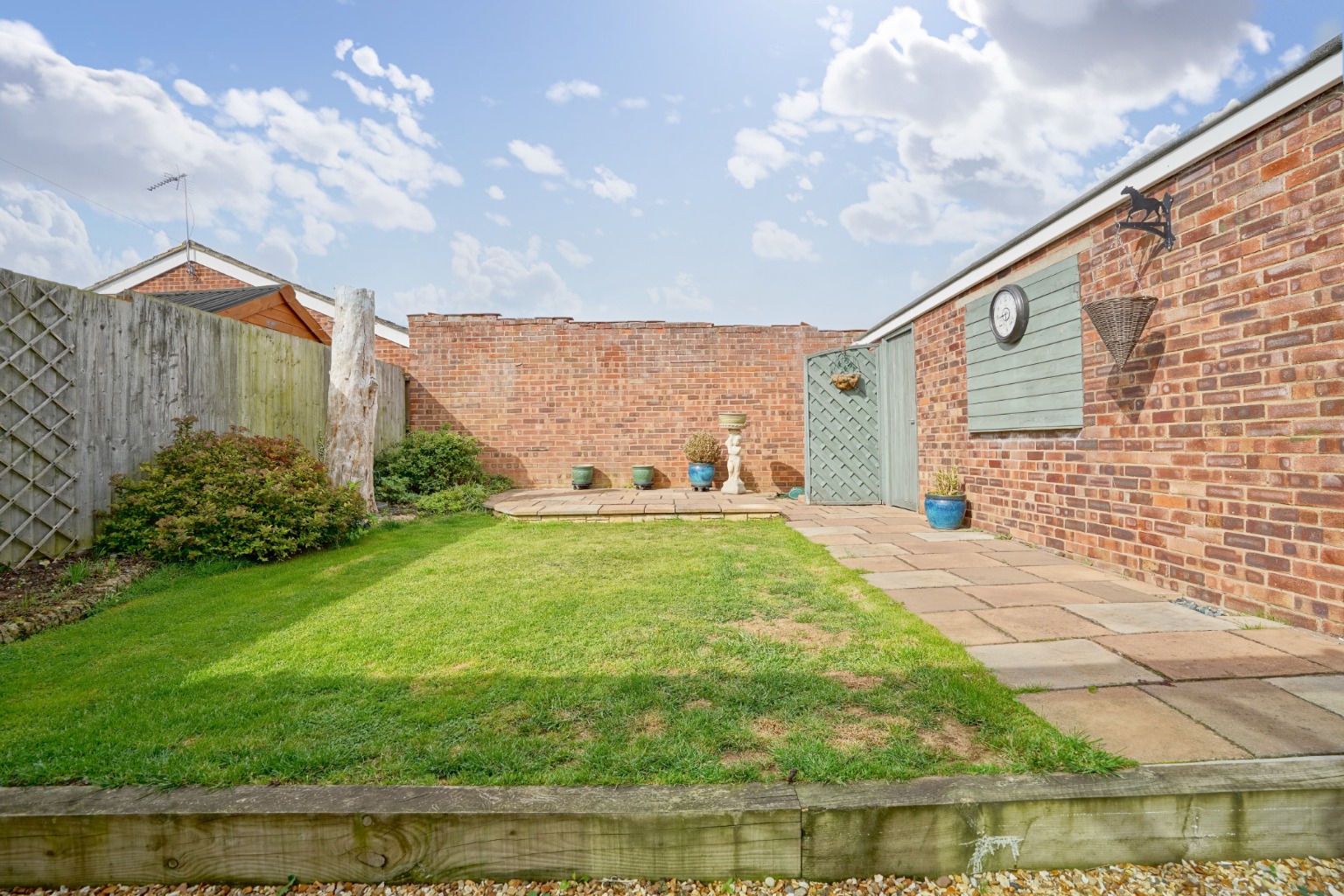 2 bed semi-detached bungalow for sale in Headlands, Huntingdon 3