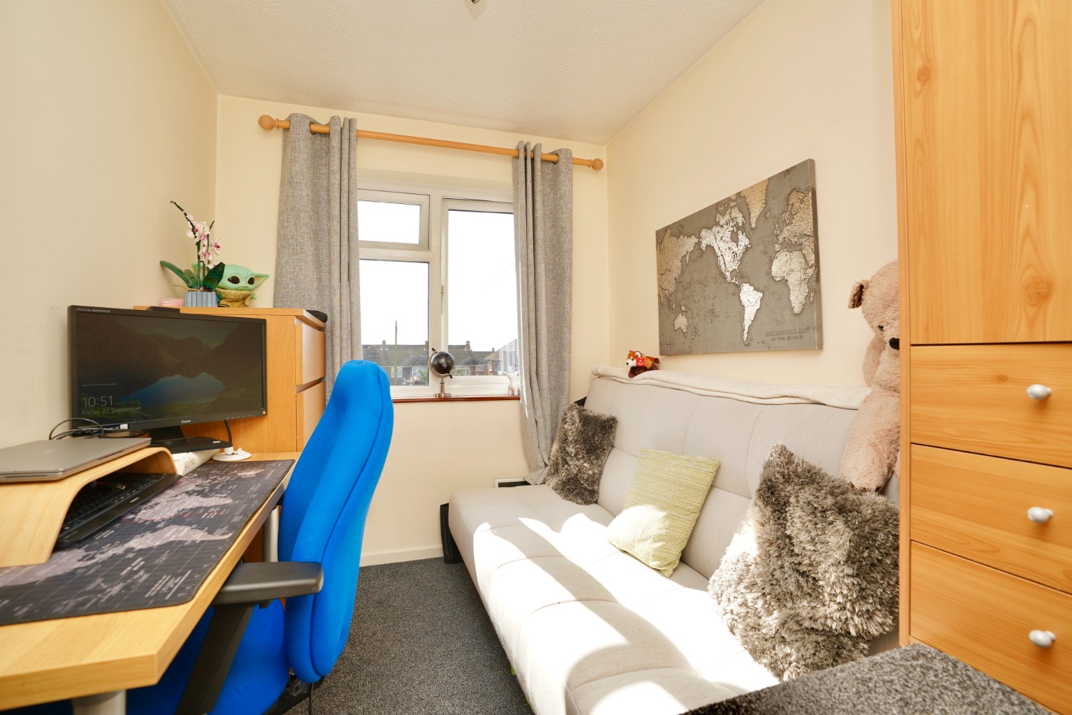 3 bed end of terrace house for sale in Prospero Way, Huntingdon  - Property Image 8