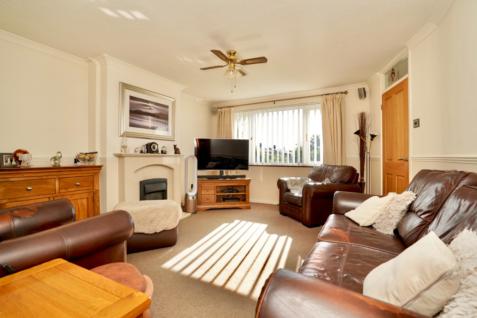 3 bed end of terrace house for sale in Prospero Way, Huntingdon  - Property Image 2