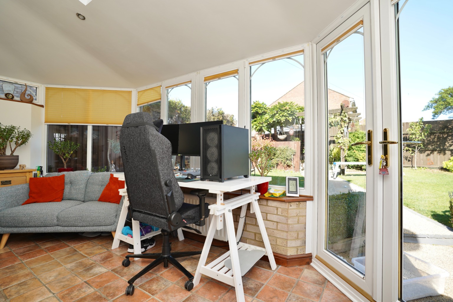 3 bed end of terrace house for sale in Prospero Way, Huntingdon 5