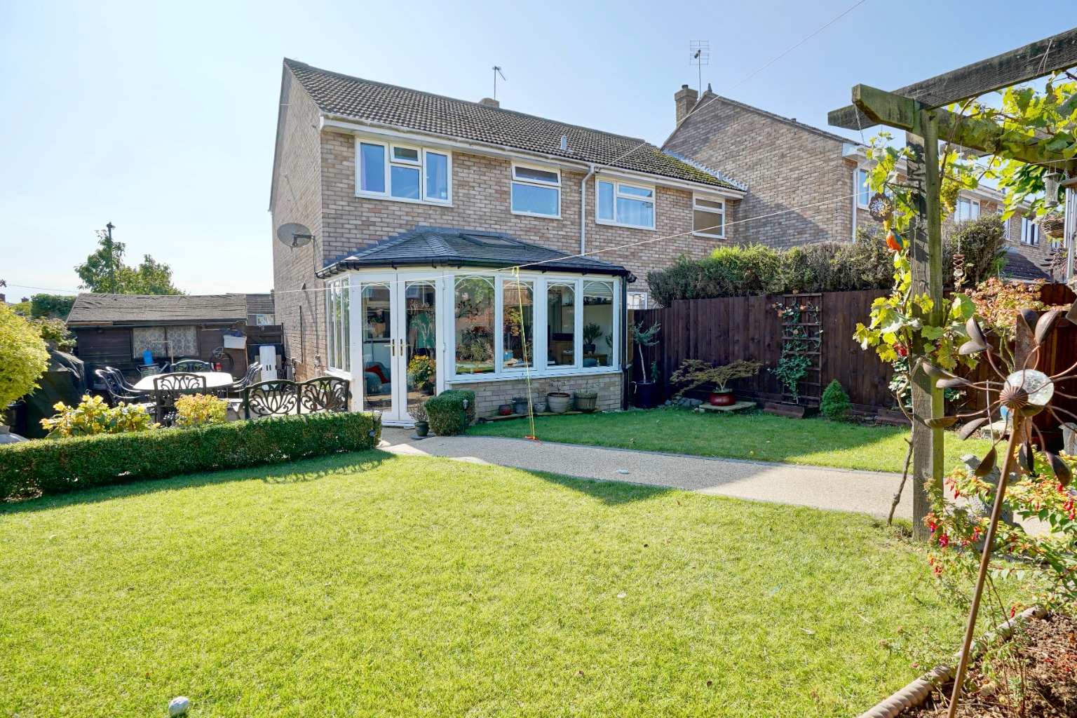 3 bed end of terrace house for sale in Prospero Way, Huntingdon  - Property Image 4